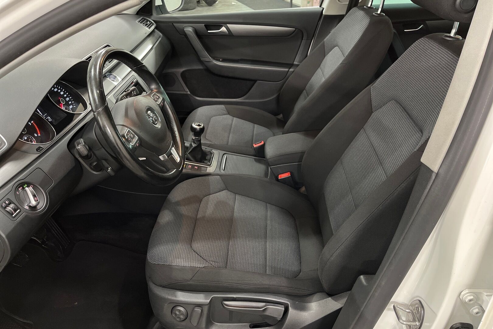 Volkswagen Passat iso kuva 8