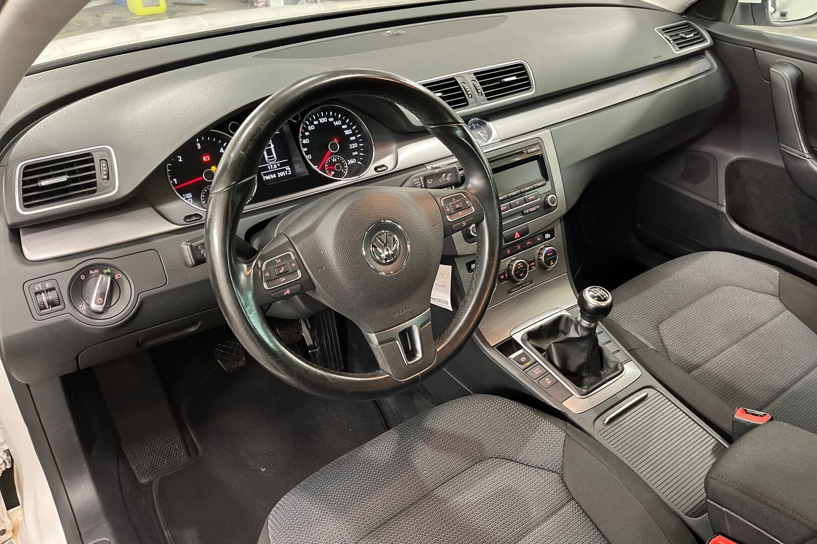 Volkswagen Passat iso kuva 9