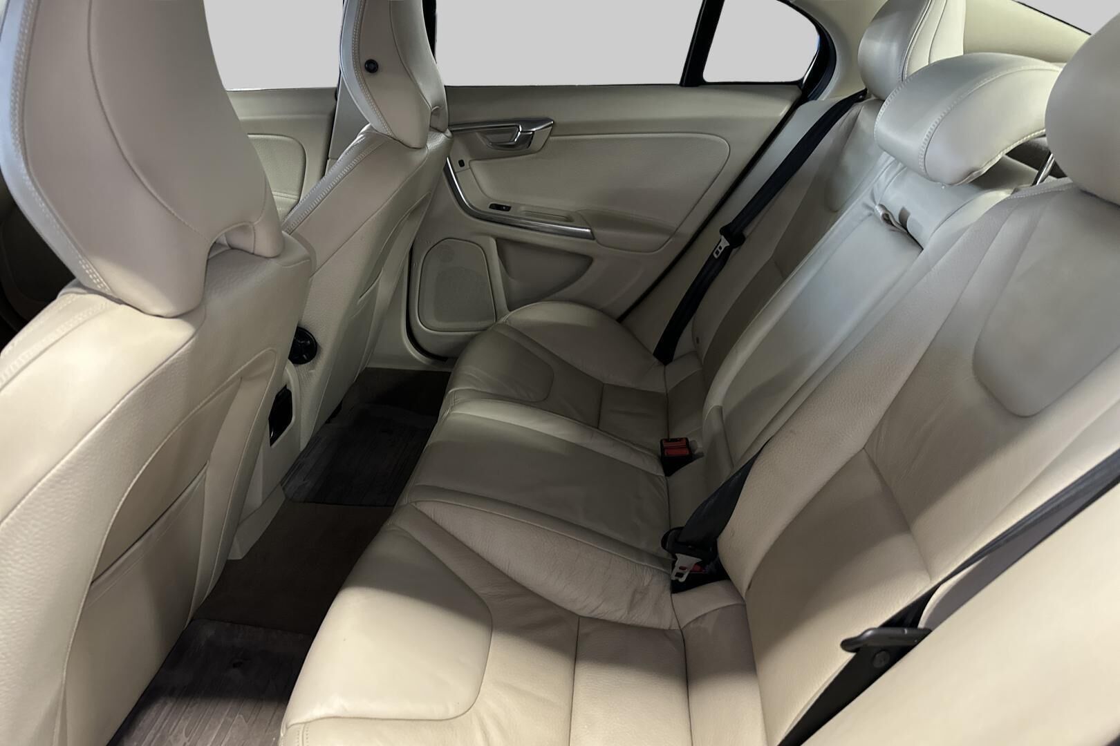 Volvo S60 iso kuva 5