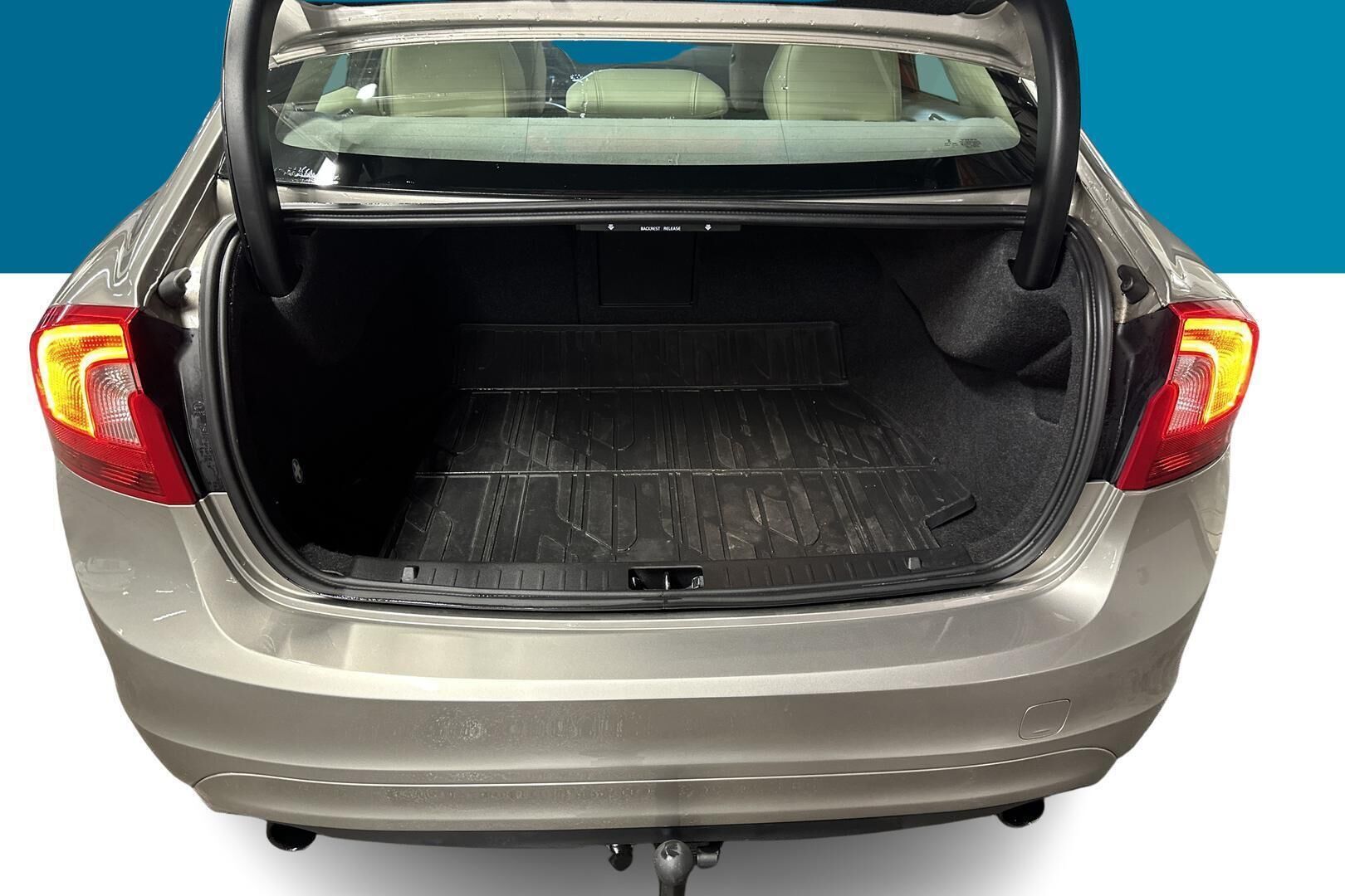 Volvo S60 iso kuva 18
