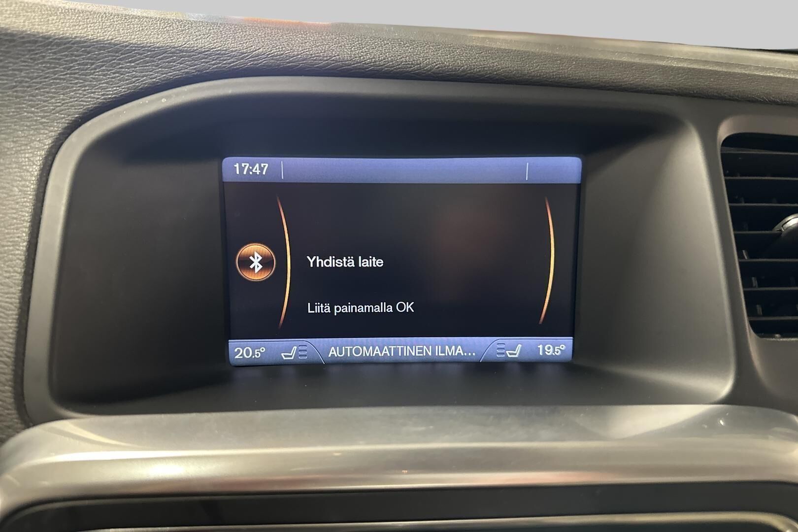 Volvo S60 iso kuva 21