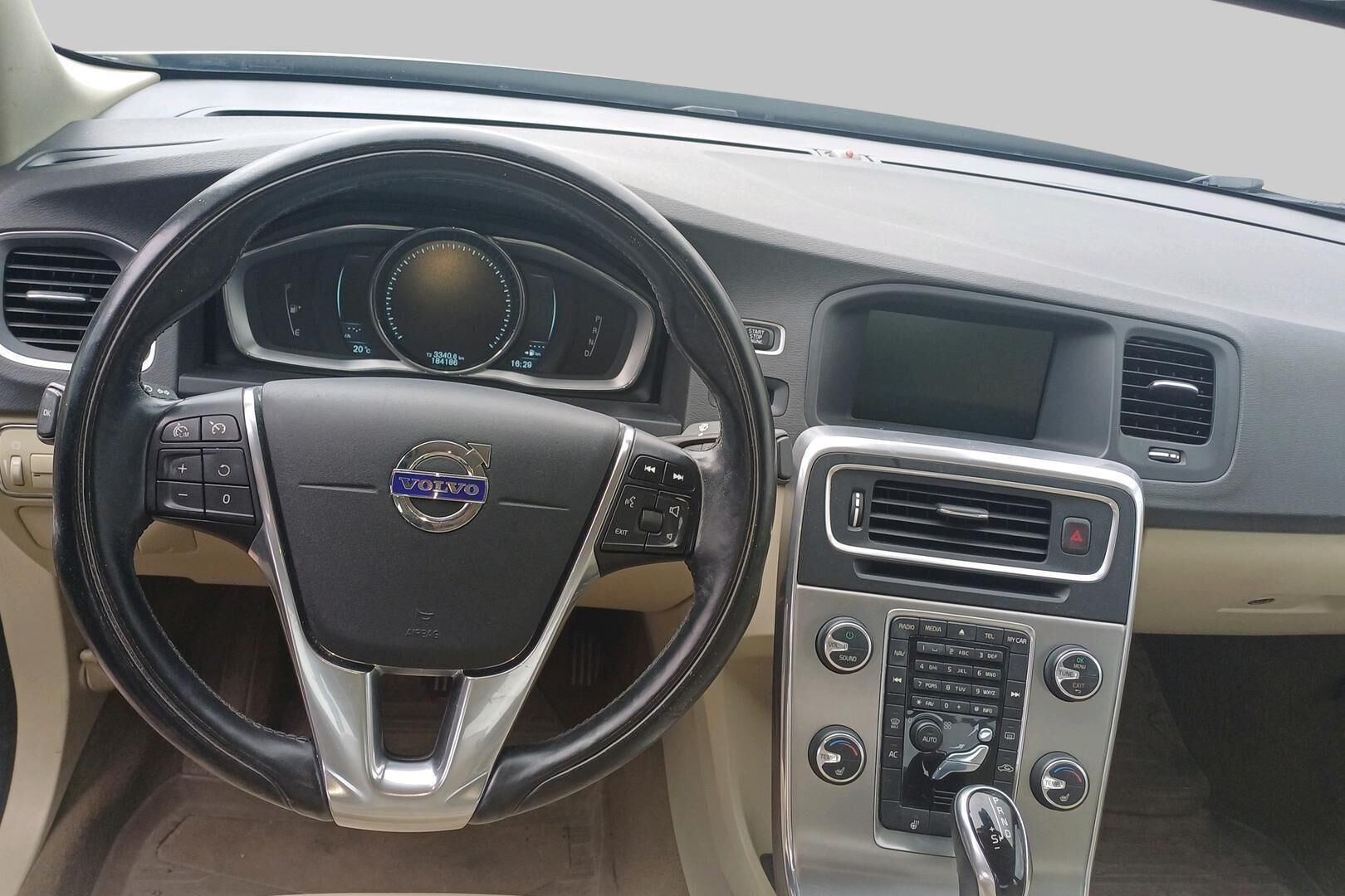 Volvo S60 iso kuva 2