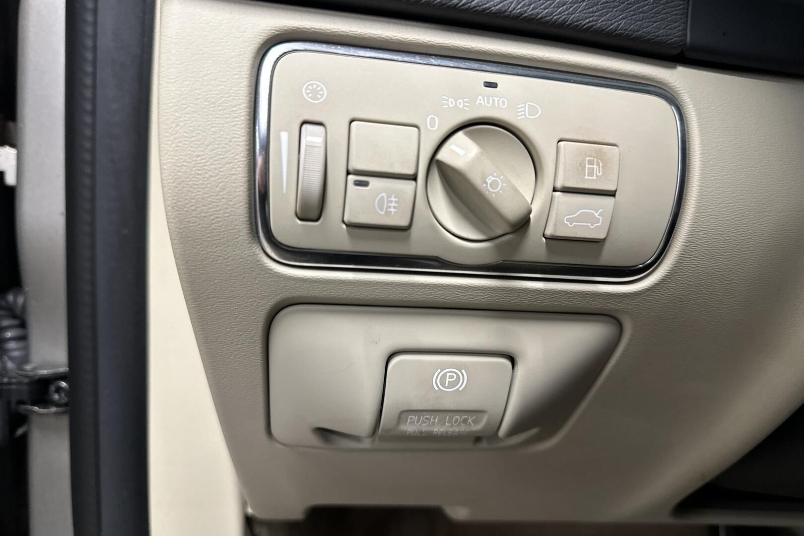 Volvo S60 iso kuva 24