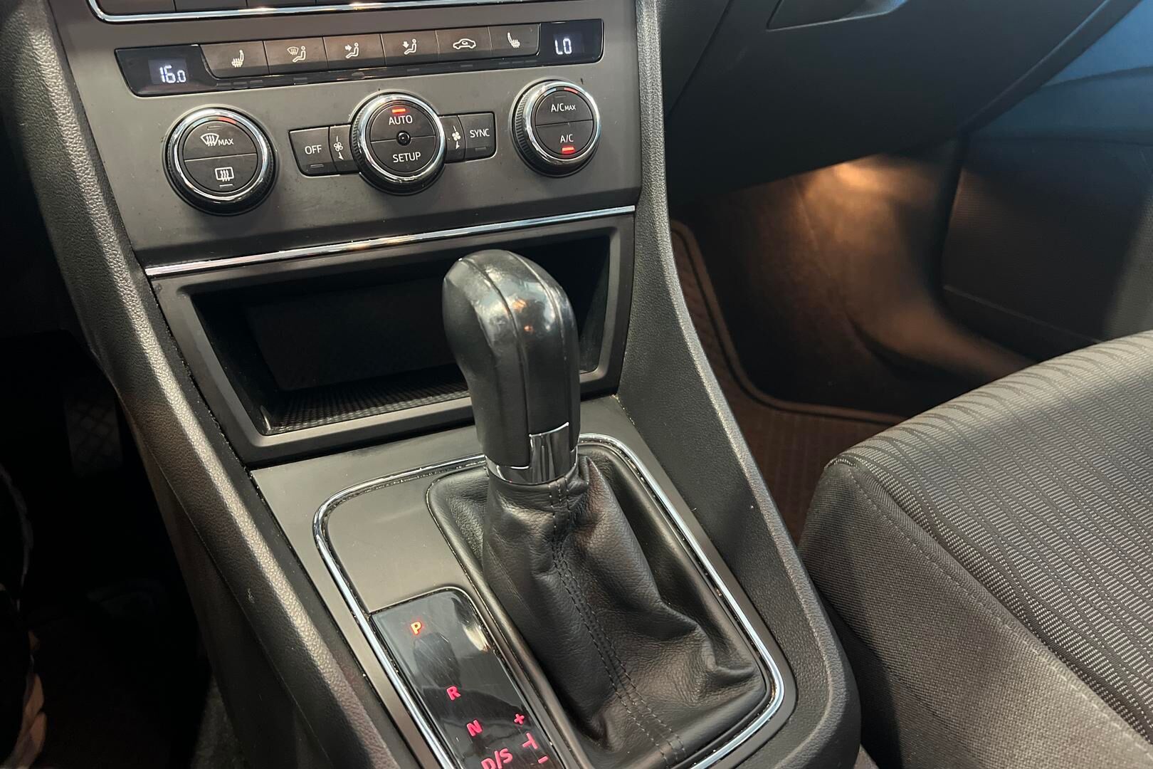 Seat Leon ST iso kuva 17