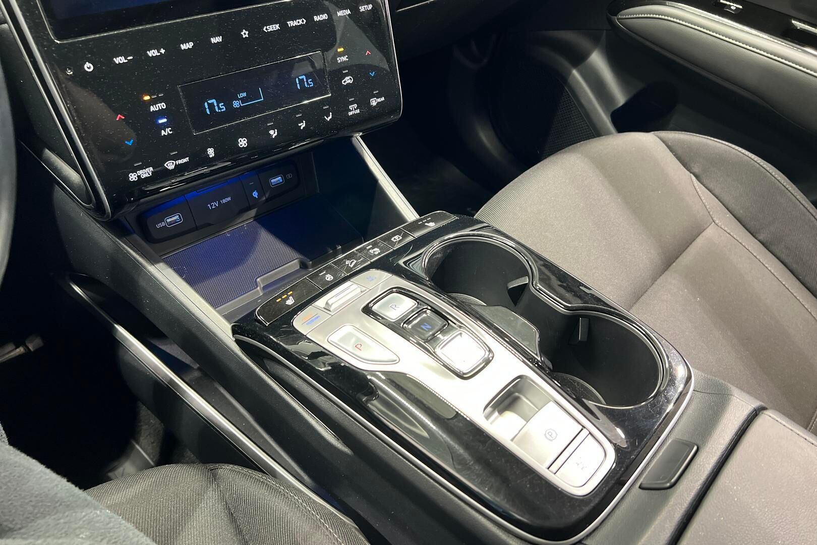 Hyundai Tucson iso kuva 16