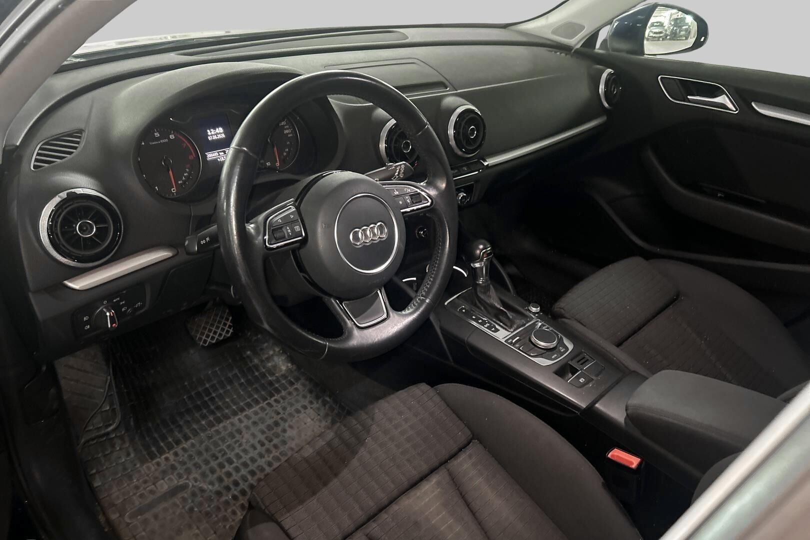 Audi A3 iso kuva 2