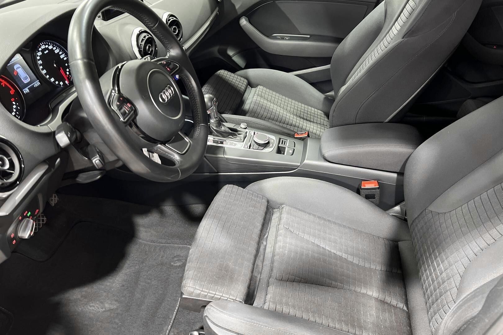 Audi A3 iso kuva 22