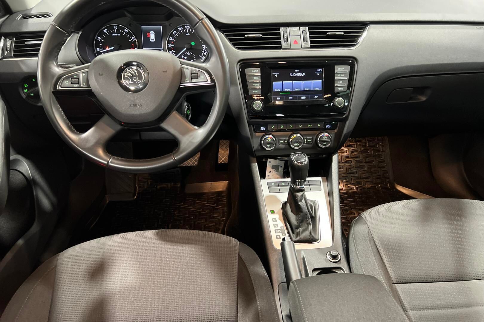 Skoda Octavia iso kuva 11