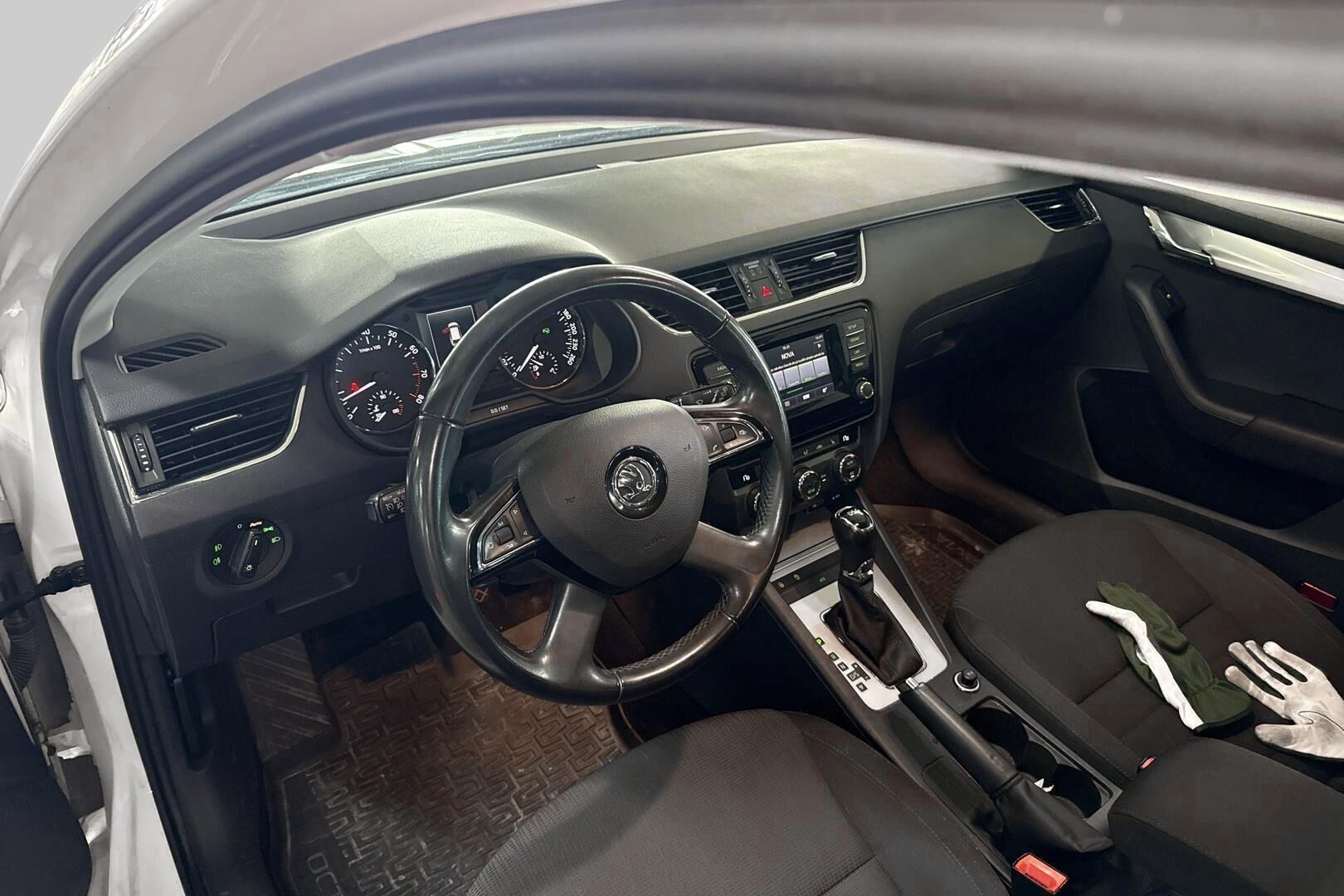 Skoda Octavia iso kuva 2
