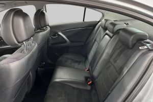 Toyota Avensis esikatselu 10