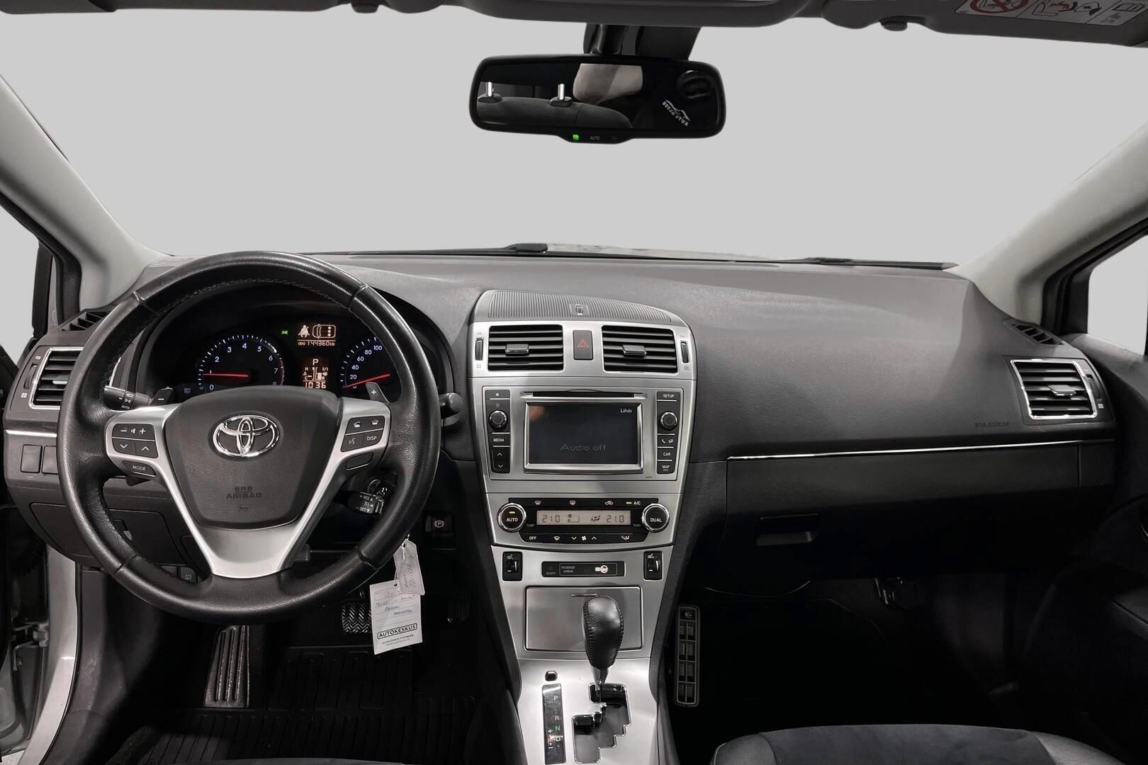 Toyota Avensis iso kuva 11
