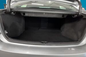 Toyota Avensis esikatselu 12