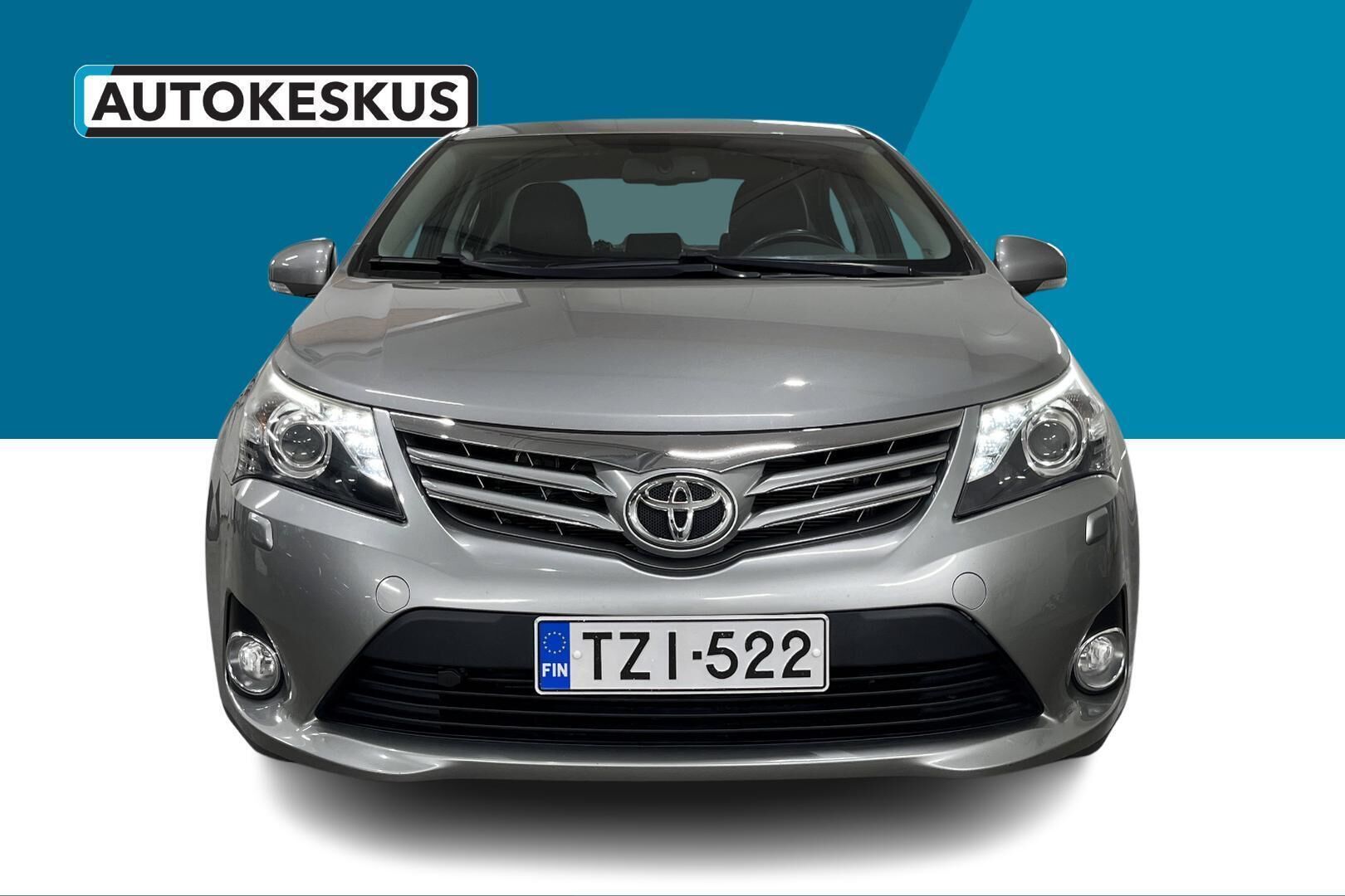 Toyota Avensis iso kuva 2