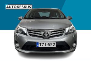 Toyota Avensis esikatselu 2