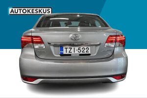 Toyota Avensis esikatselu 6