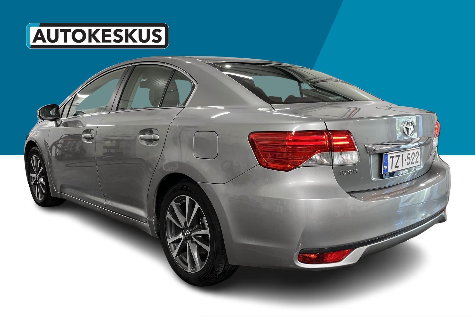 Toyota Avensis iso kuva 7