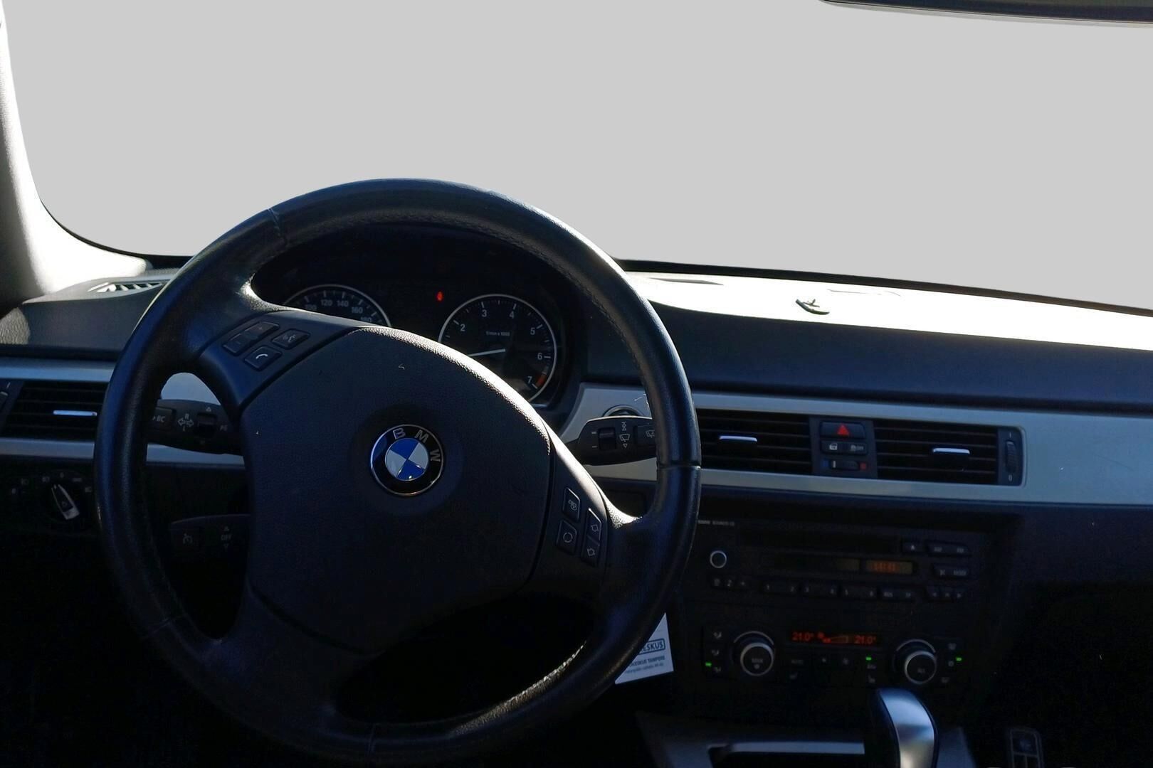 BMW 3-sarja iso kuva 2