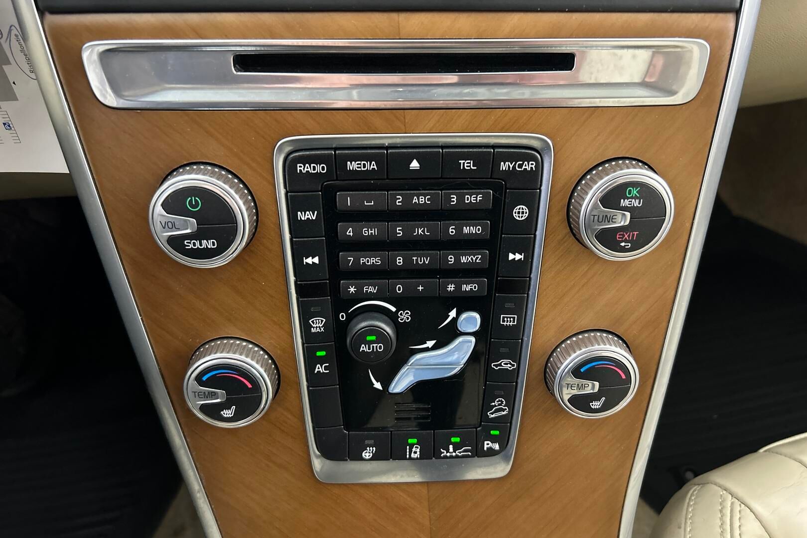 Volvo XC60 iso kuva 15
