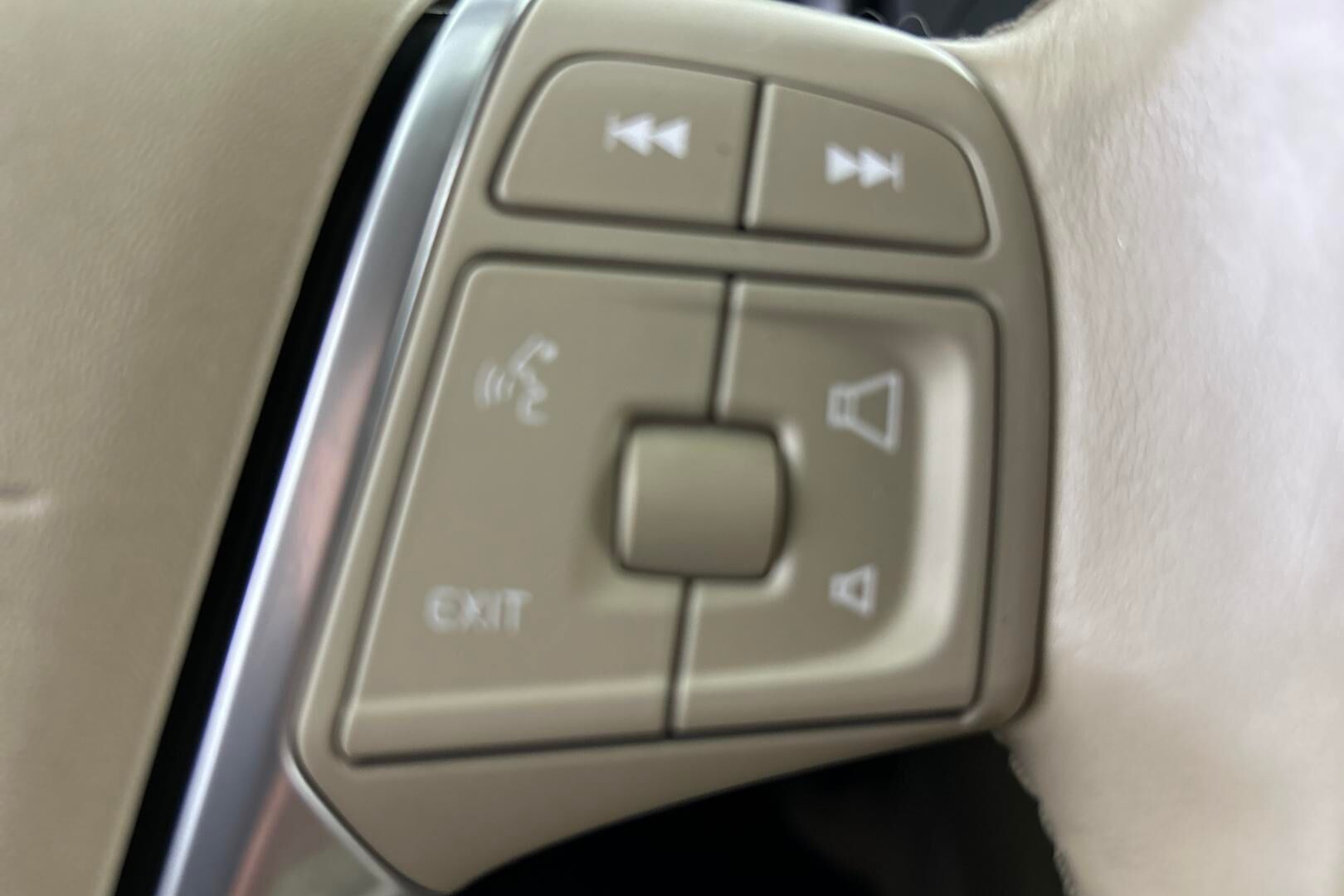Volvo XC60 iso kuva 18