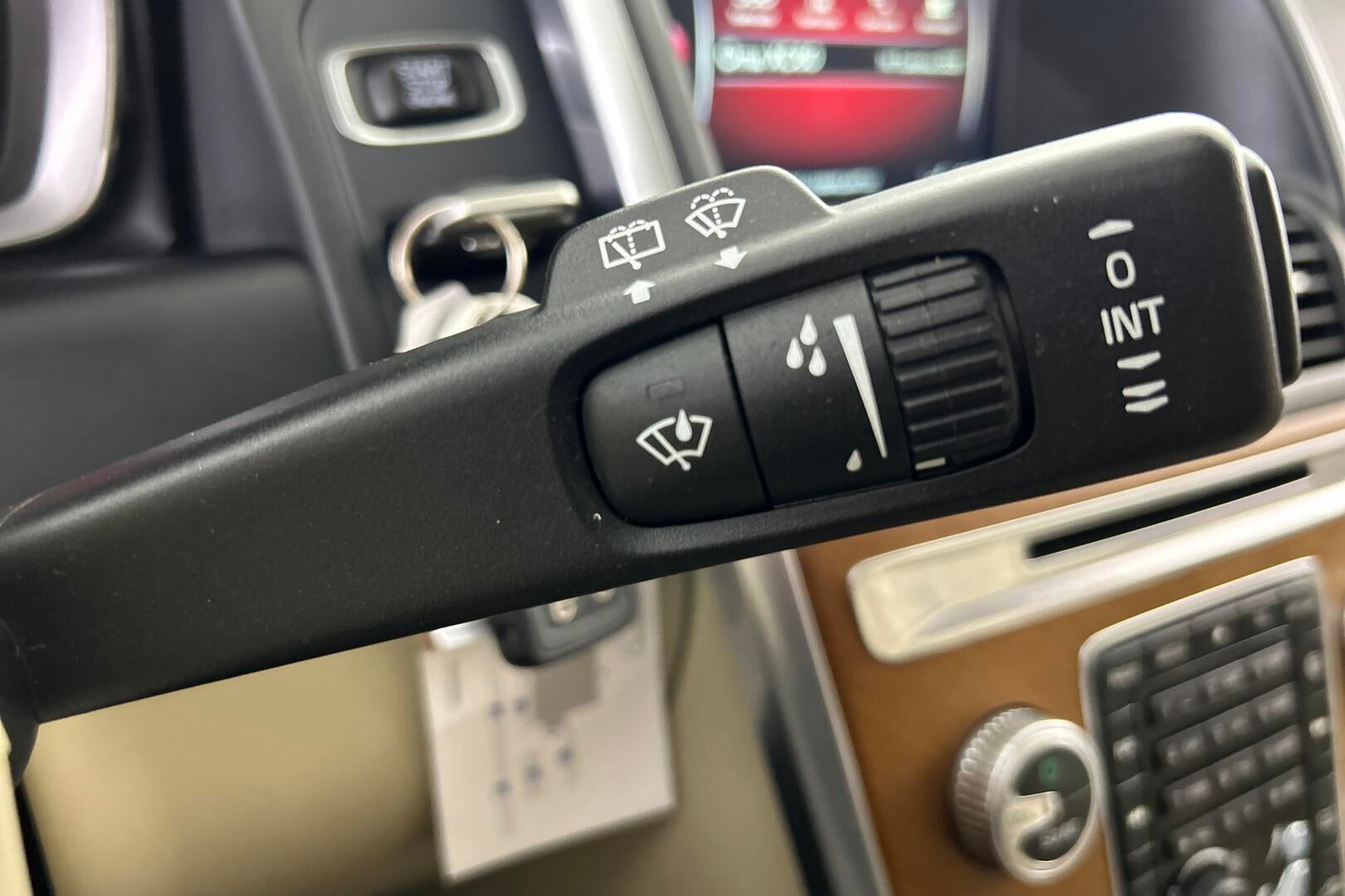 Volvo XC60 iso kuva 19