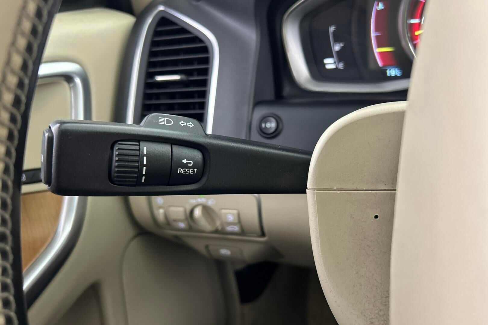Volvo XC60 iso kuva 21