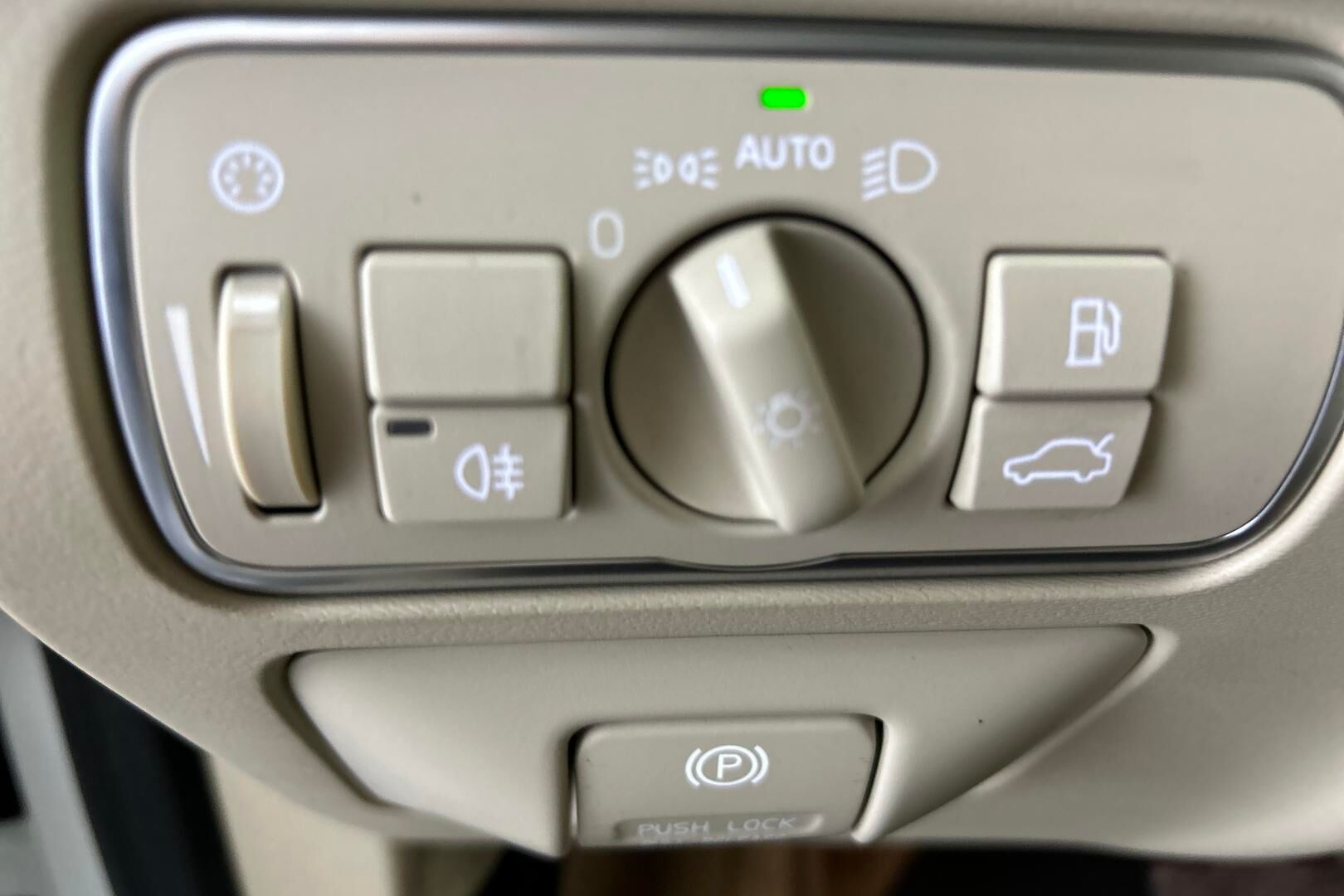 Volvo XC60 iso kuva 22