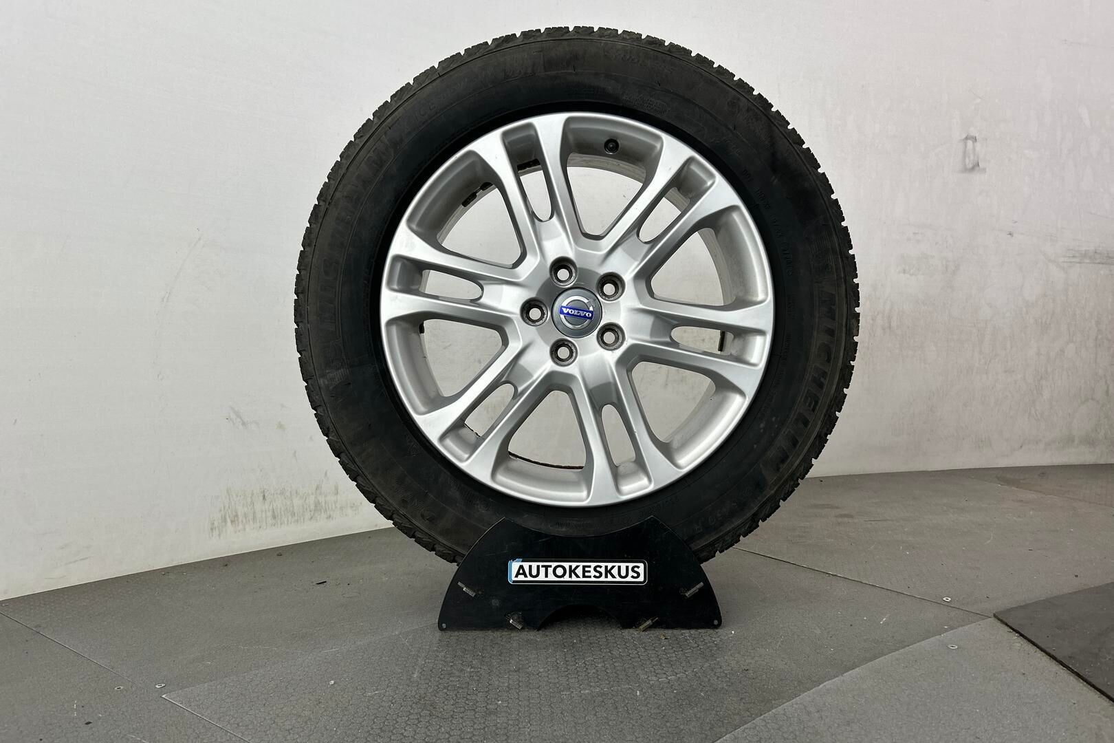 Volvo XC60 iso kuva 29