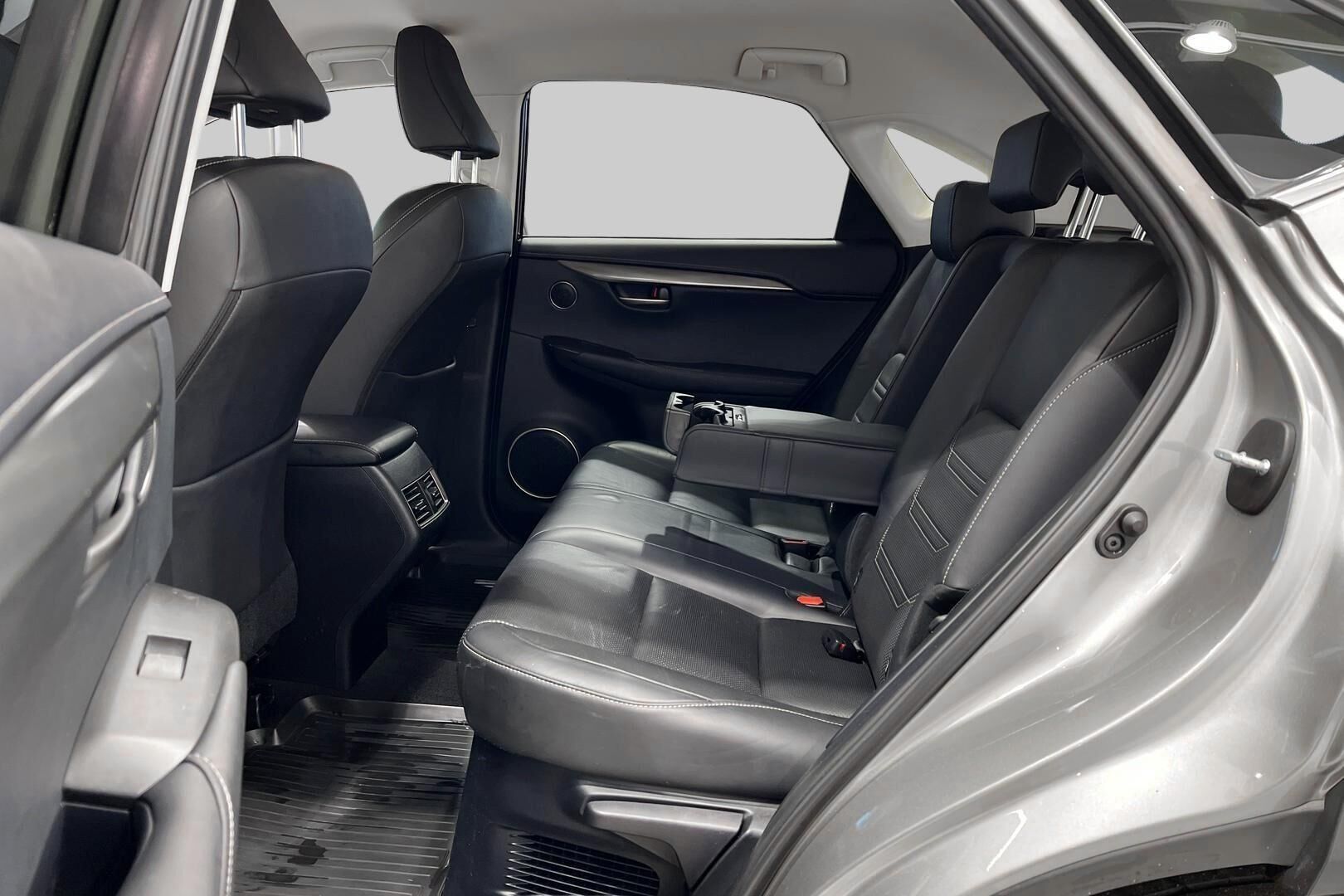 Lexus NX iso kuva 5