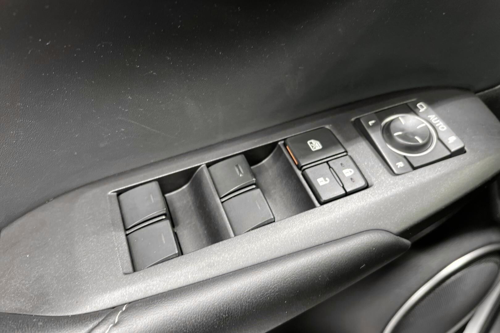 Lexus NX iso kuva 34