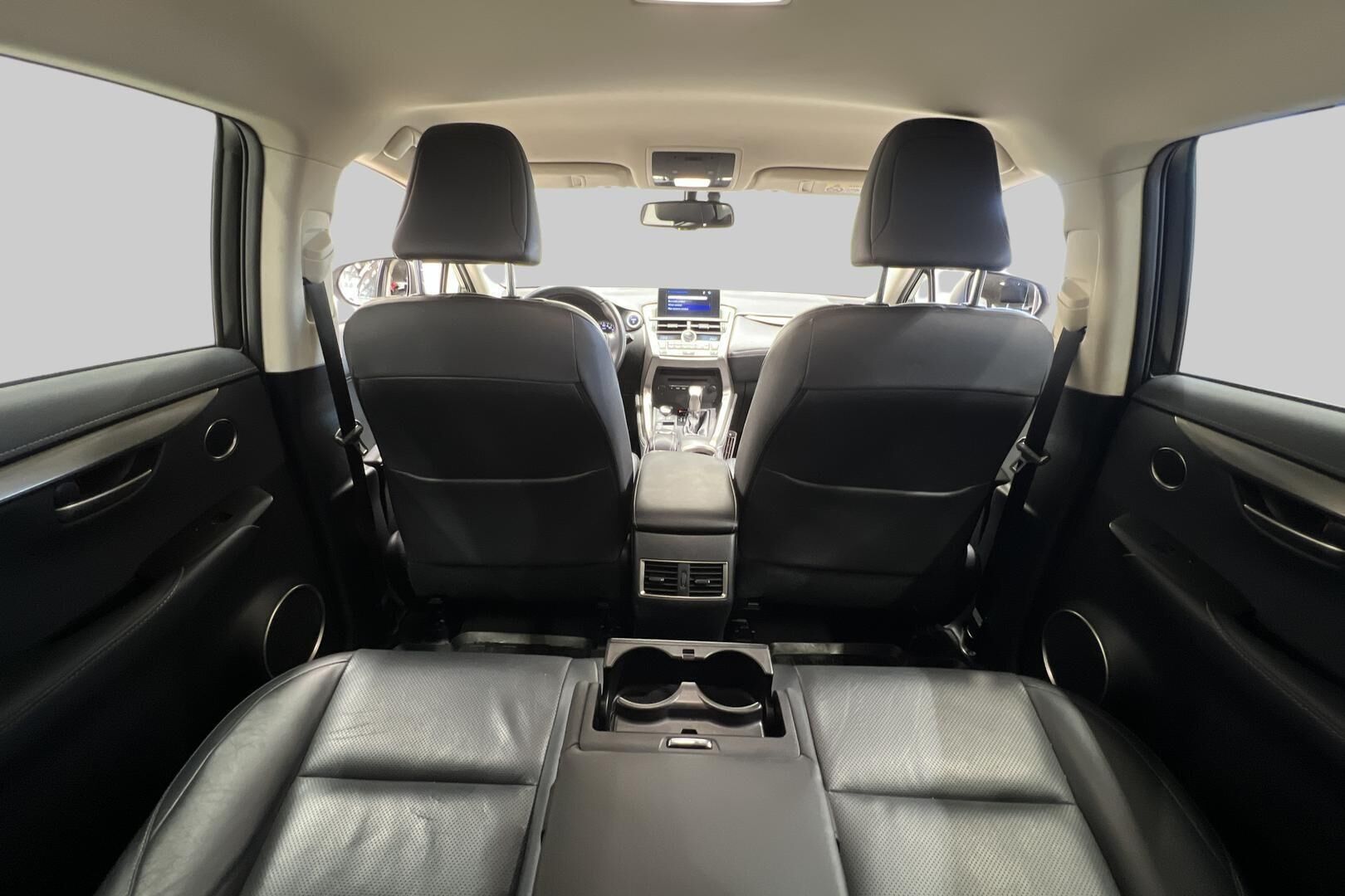 Lexus NX iso kuva 38