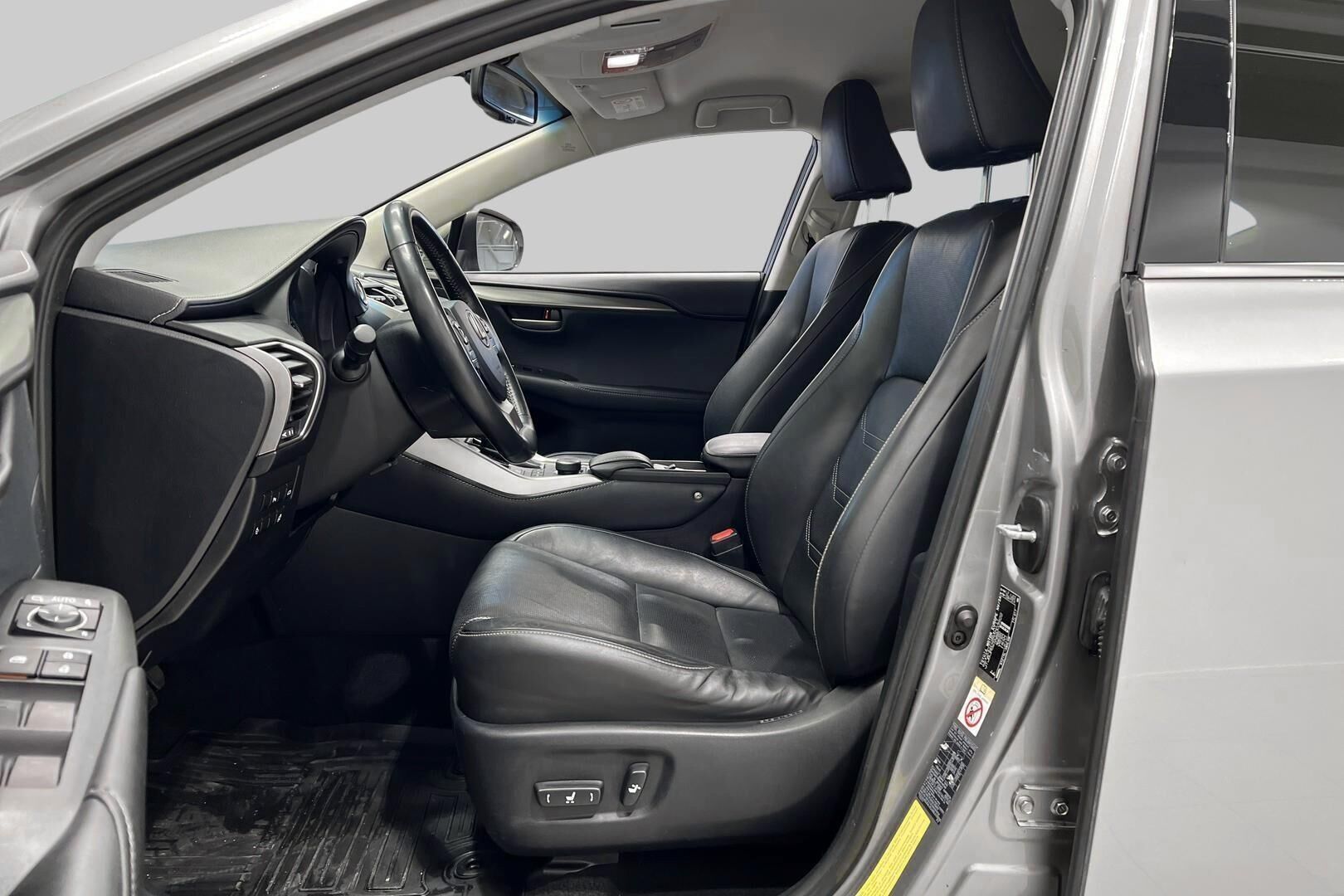 Lexus NX iso kuva 4