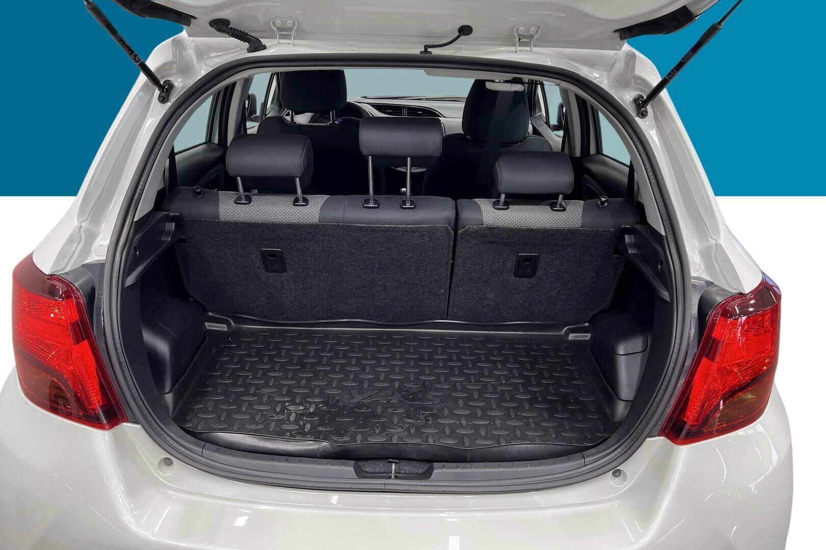 Toyota Yaris iso kuva 19