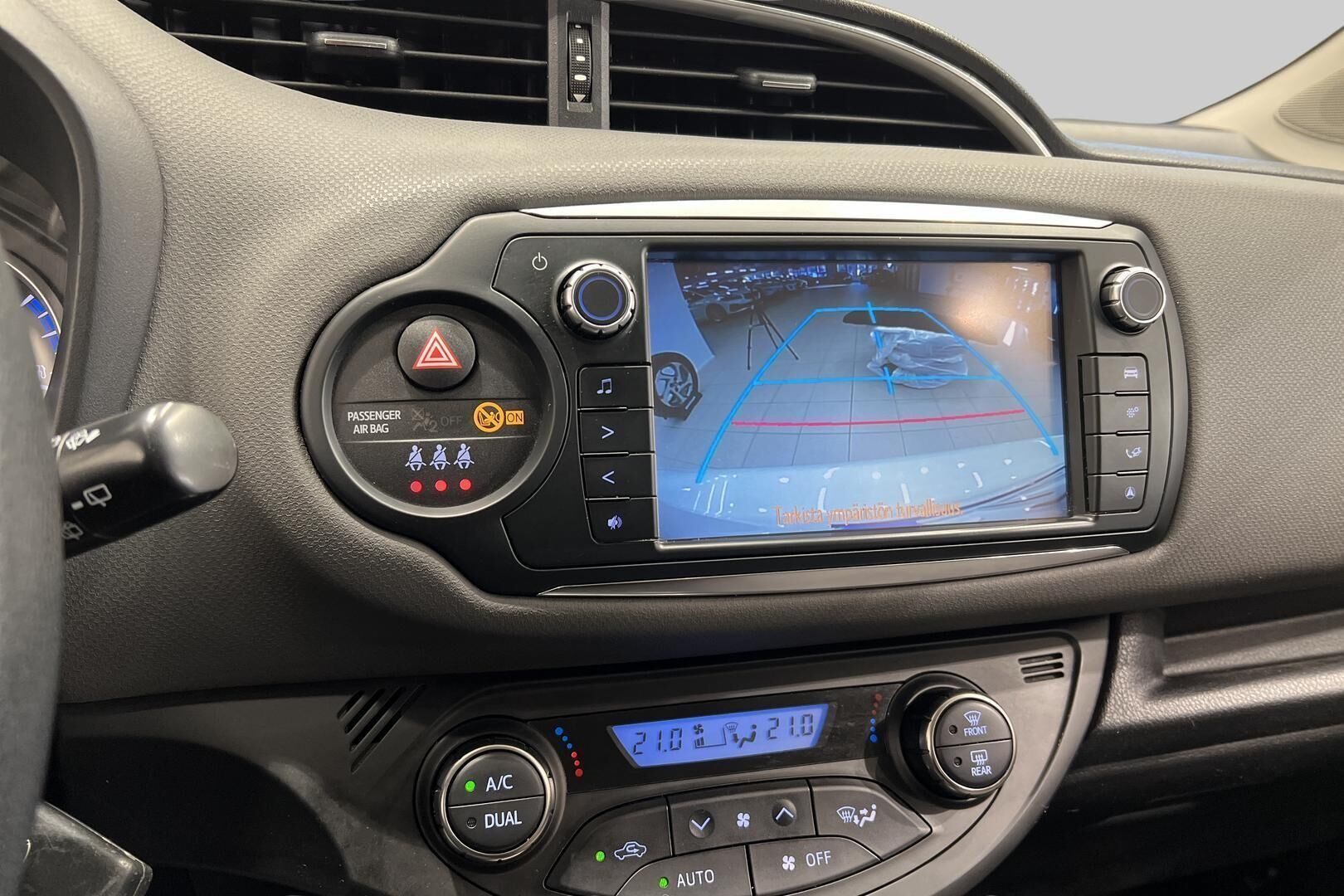 Toyota Yaris iso kuva 2