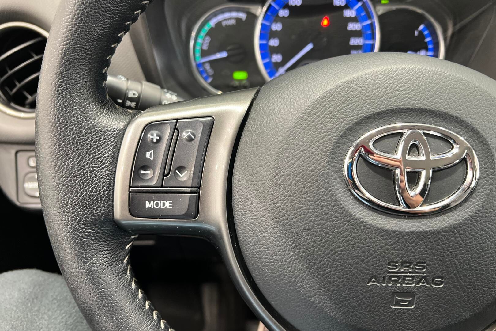 Toyota Yaris iso kuva 5