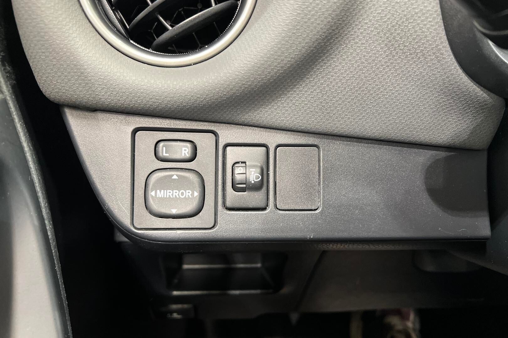 Toyota Yaris iso kuva 6