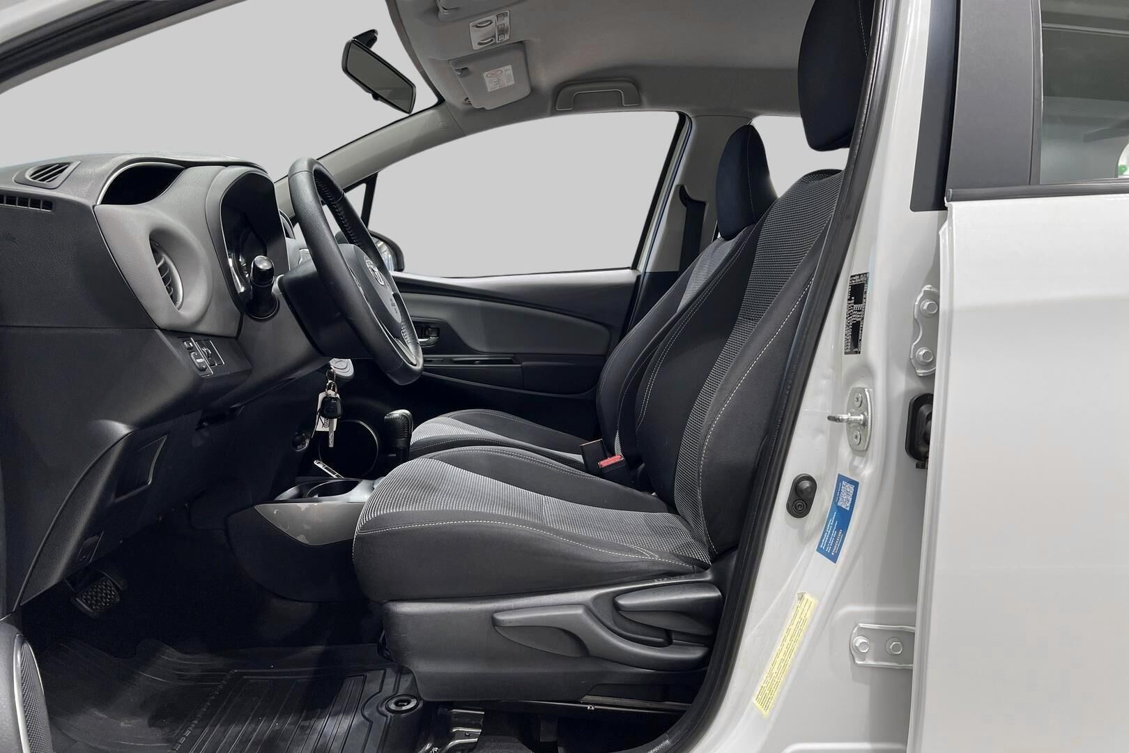 Toyota Yaris iso kuva 17