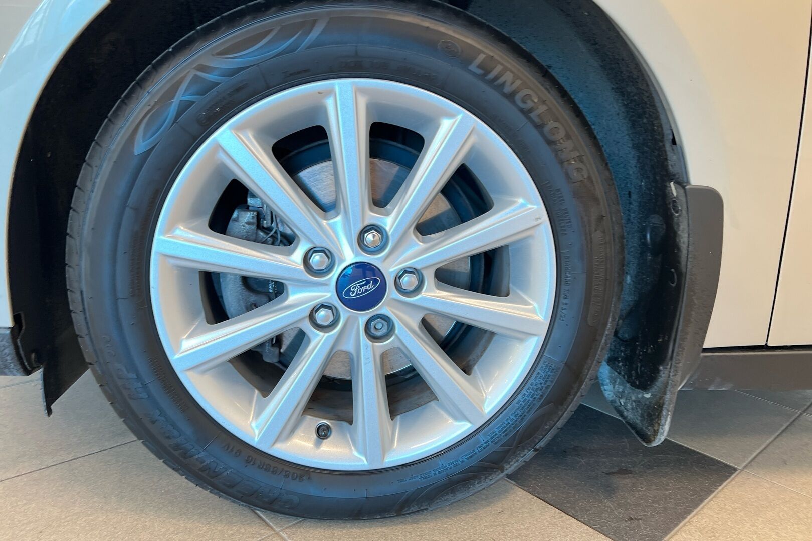 Ford Focus iso kuva 10