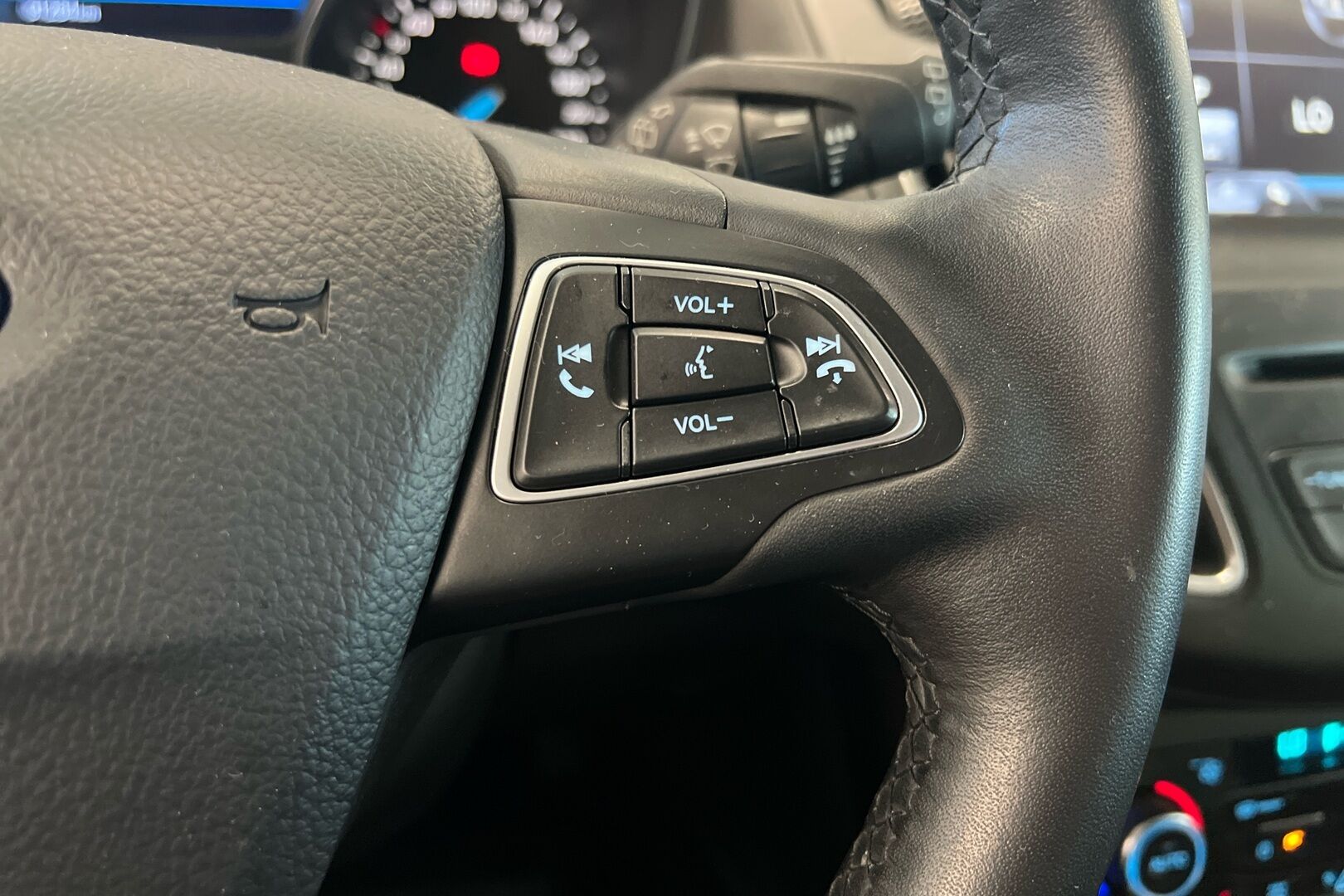 Ford Focus iso kuva 15