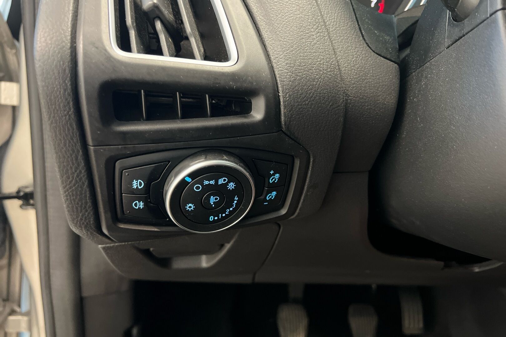 Ford Focus iso kuva 17