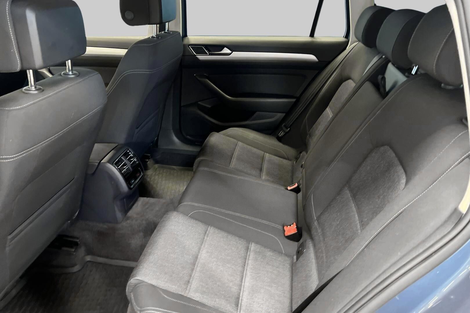 Volkswagen Passat iso kuva 10