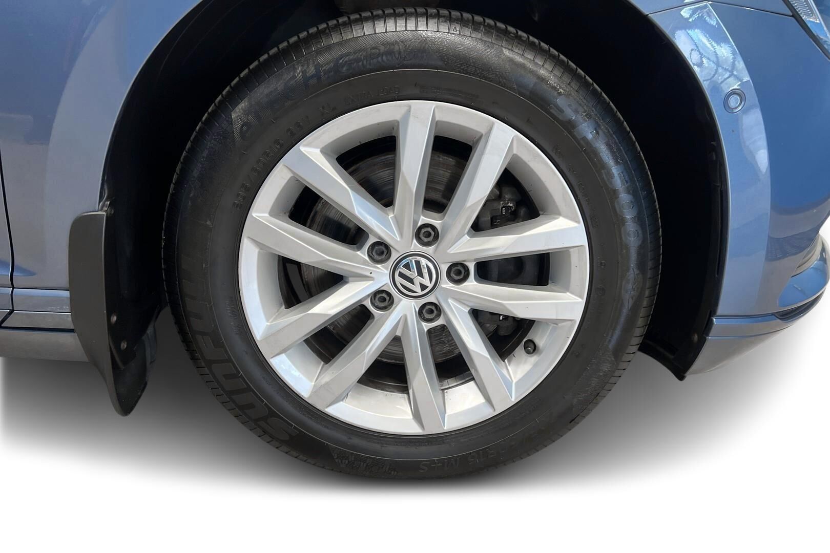 Volkswagen Passat iso kuva 13