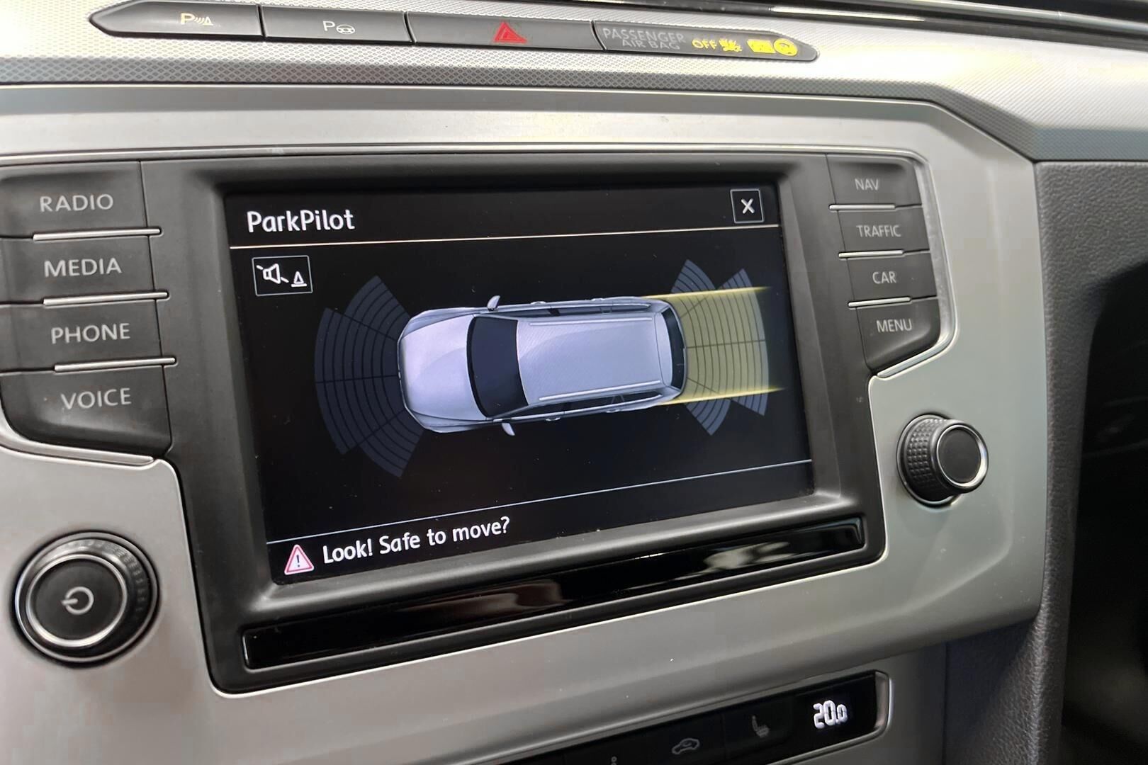 Volkswagen Passat iso kuva 17