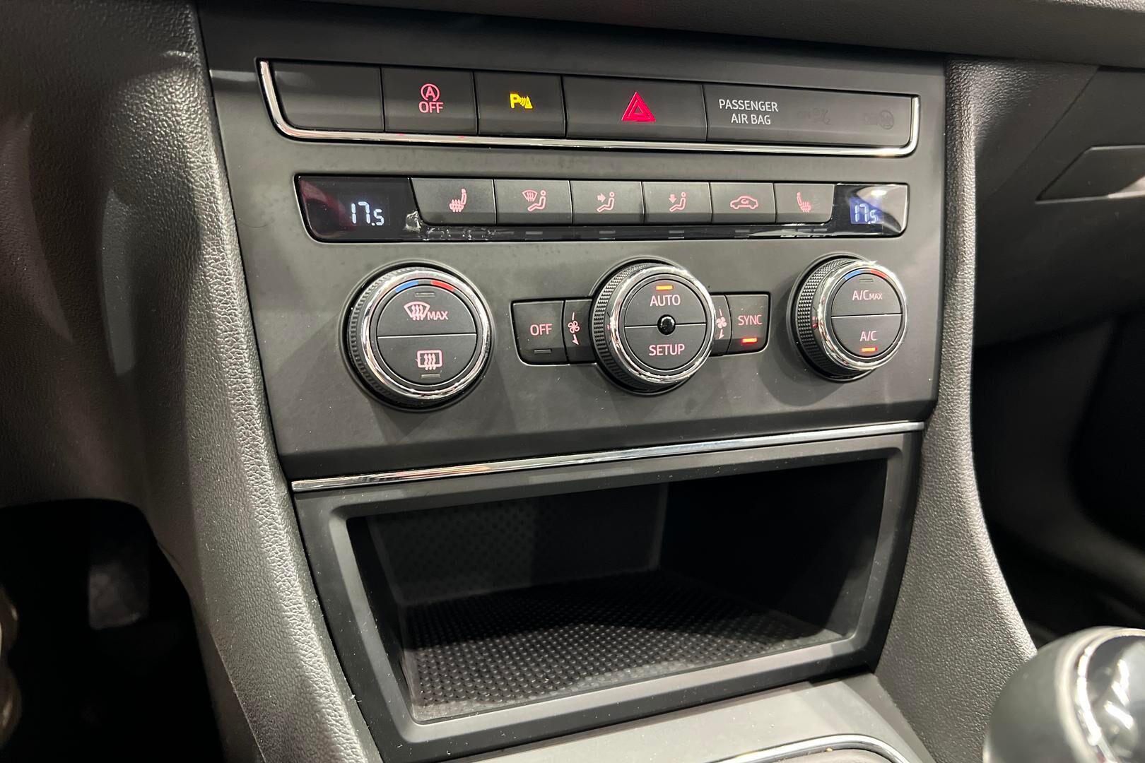 Seat Leon ST iso kuva 17