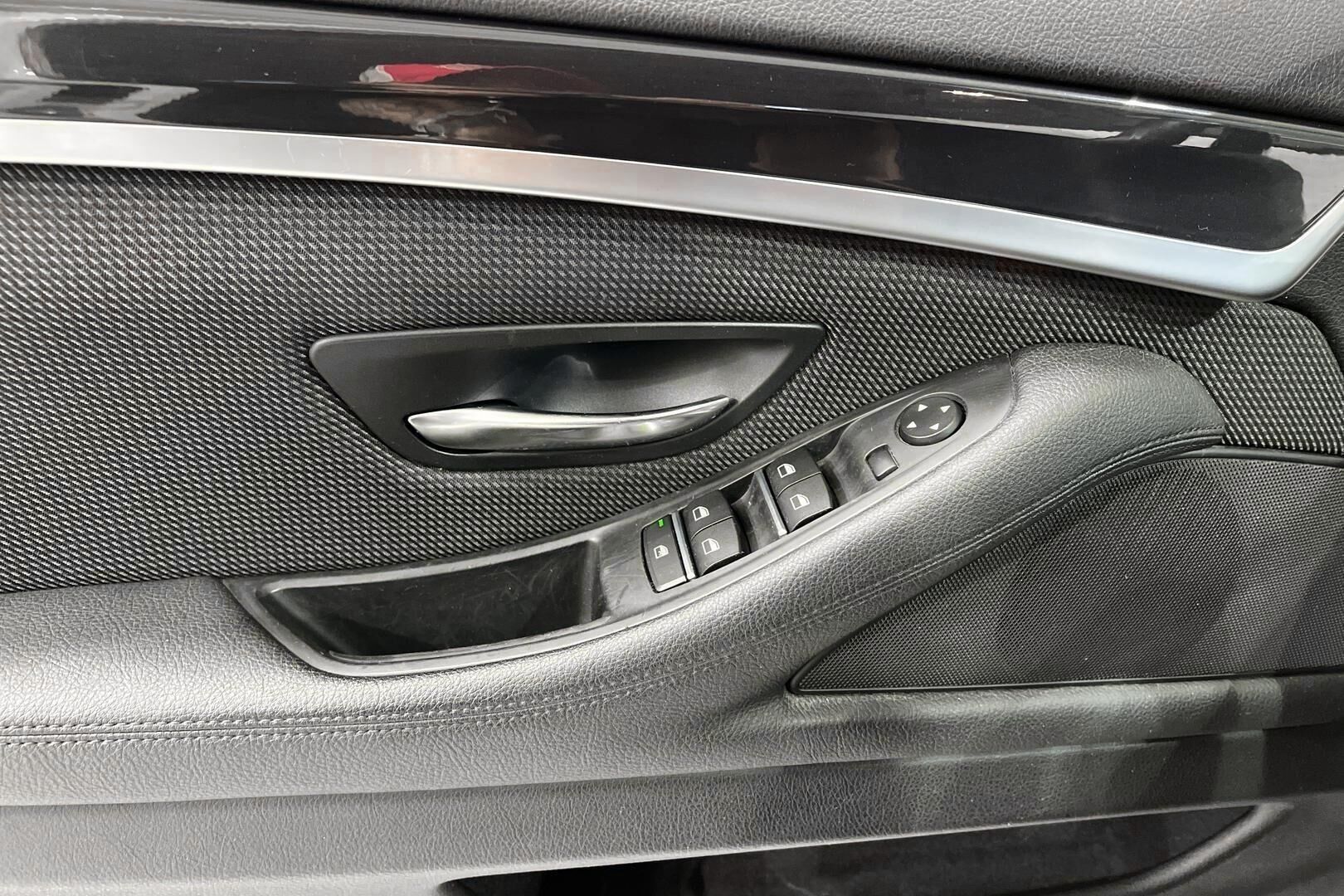BMW 5-SARJA iso kuva 28