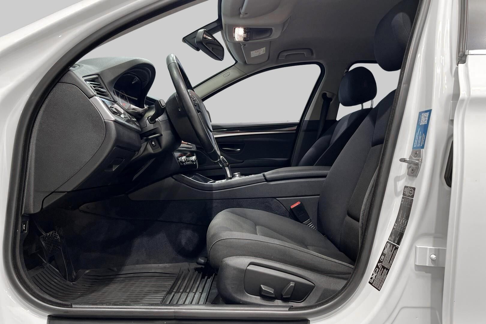 BMW 5-SARJA iso kuva 9