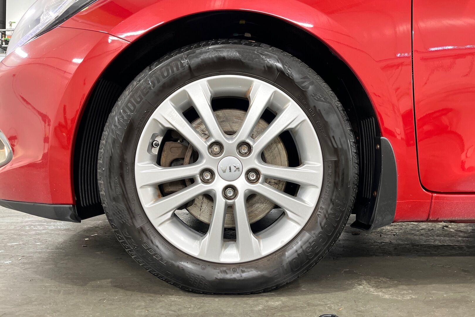 Kia cee'd iso kuva 10