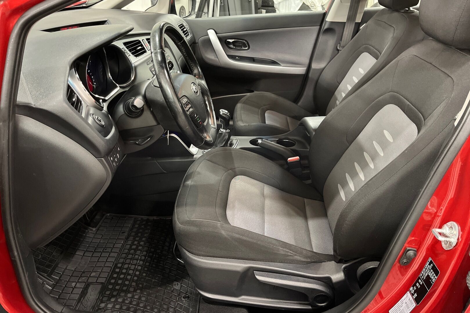 Kia cee'd iso kuva 7