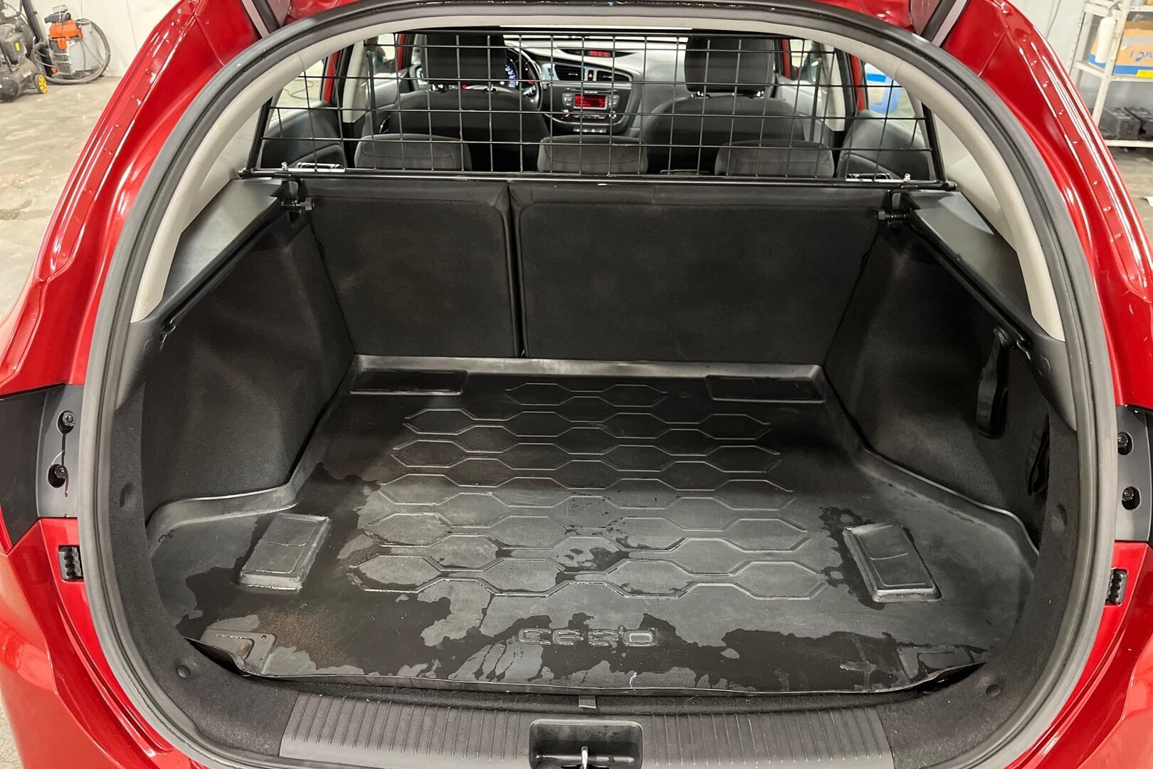 Kia cee'd iso kuva 9