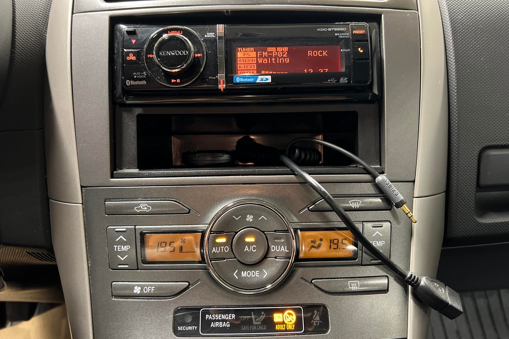 Toyota Auris iso kuva 15