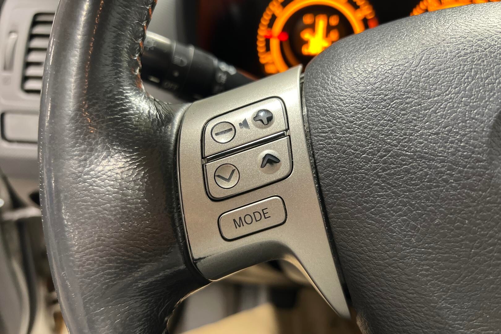 Toyota Auris iso kuva 16